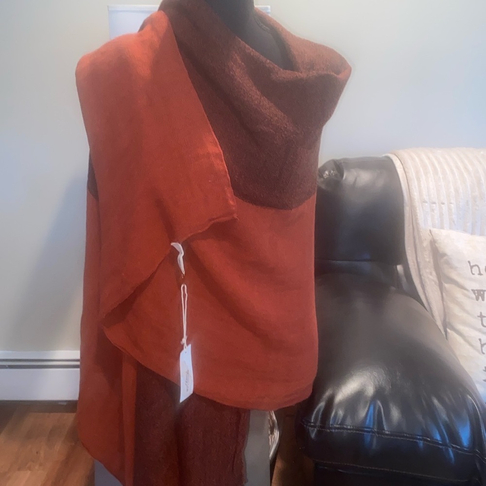 WRAP SCARF SHAWL THROW FALL COLOR BURNT ORANGE NWT SOFT & Generous